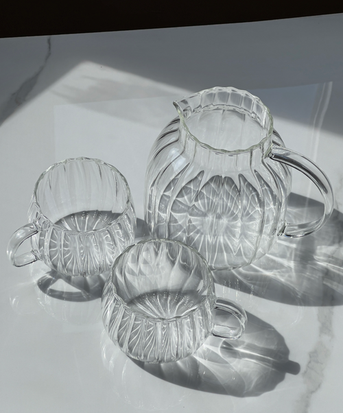 Teekaraffe und Glastassen-Set im Streifen-Design aus der Serie Norway – Draufsicht im Überblick