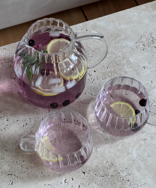 Teekaraffe und Glastassen-Set im Streifen-Design aus der Serie Norway – Materialdetail