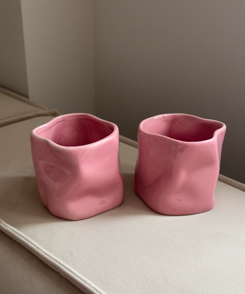 Organischer Keramik Becher Pink aus der Serie Alaska – Nahaufnahme der Oberfläche
