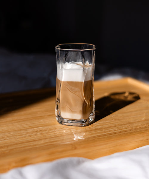 Großes Trinkglas im organischen Design aus der Serie Alaska – Produktansicht im Überblick