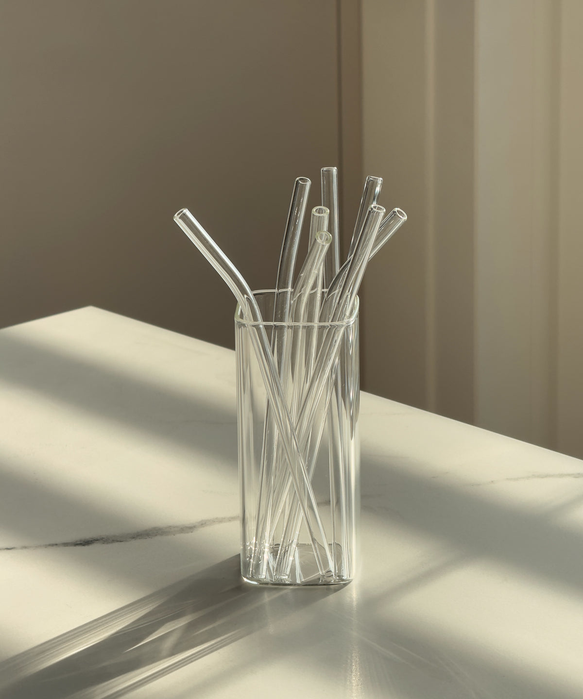 Lange Glasstrohhalme im 8er Set aus der Serie Aris – Nahaufnahme der Oberfläche