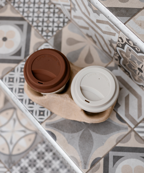 To-Go Becher Silikon-Deckel im 2er Set Braun aus der Serie Brooklyn – im Wohnambiente