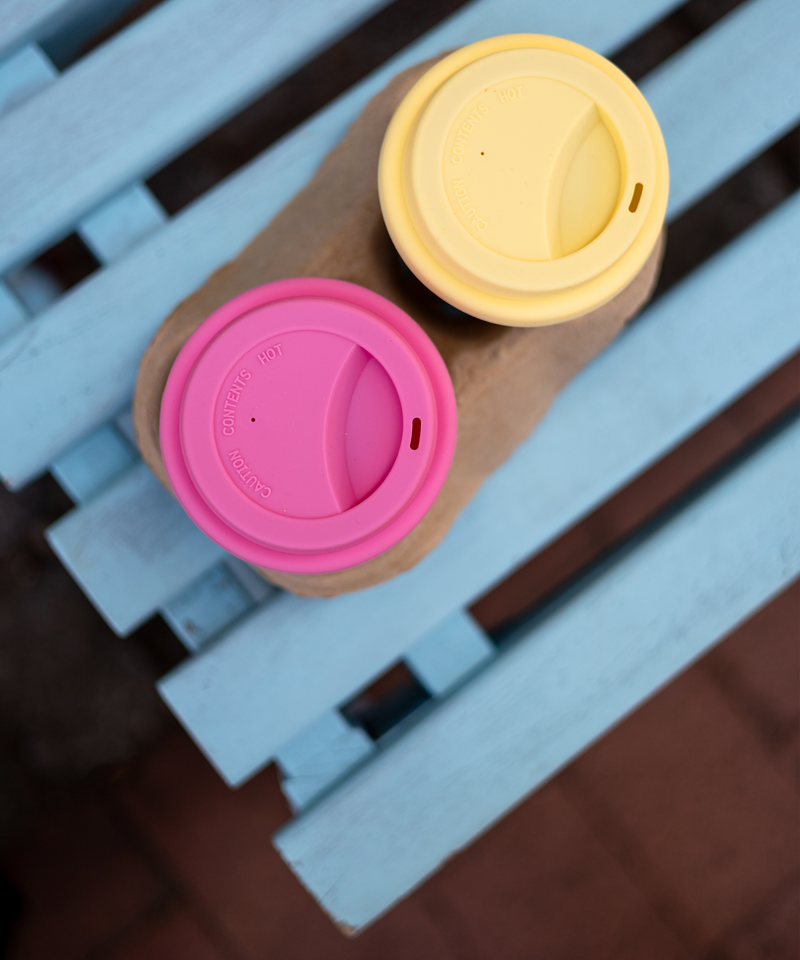 To-Go Becher Silikon-Deckel im 2er Set Butter Lemon aus der Serie Brooklyn – im Wohnambiente