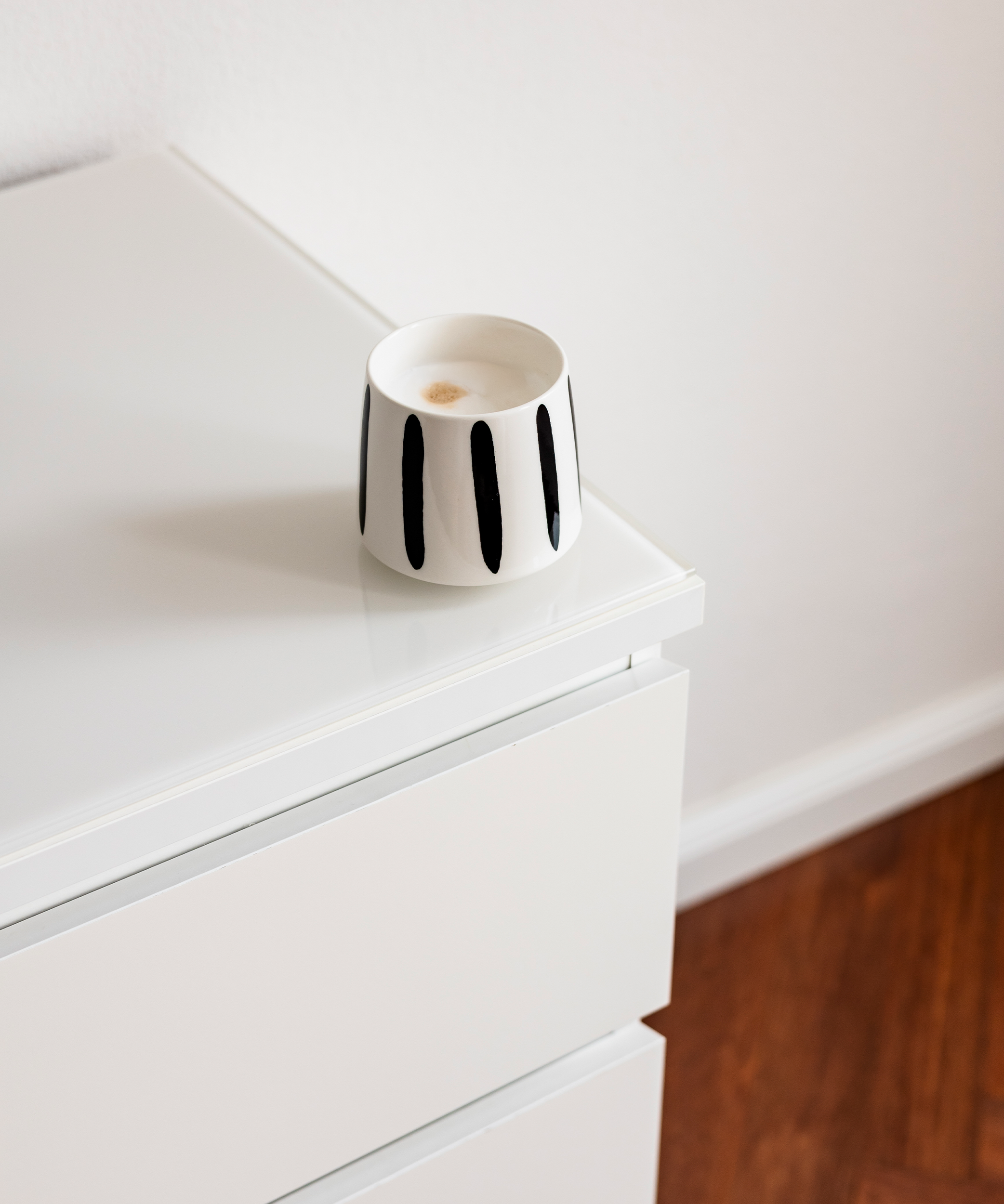 Cappuccino Mug with Black Stripes | Miro