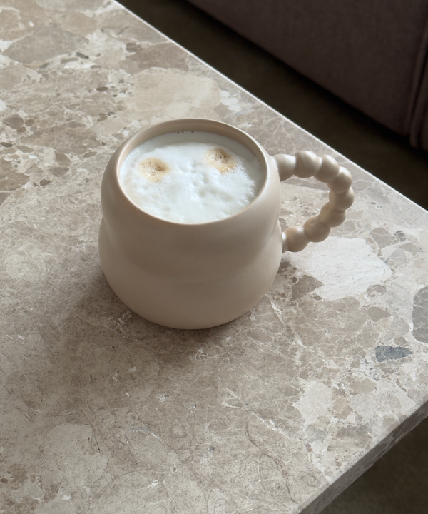 Ceramic mug with pearl handle beige | Chloé
