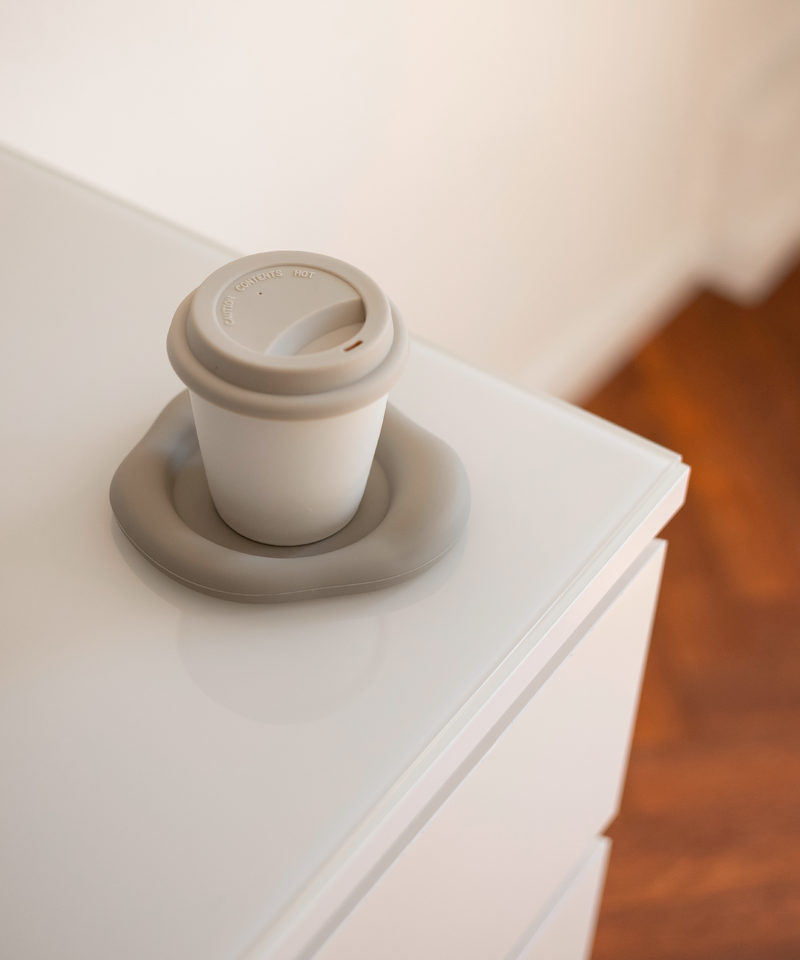 Silikon Untersetzer im organischen Design Taupe aus der Serie Elou – Größenübersicht