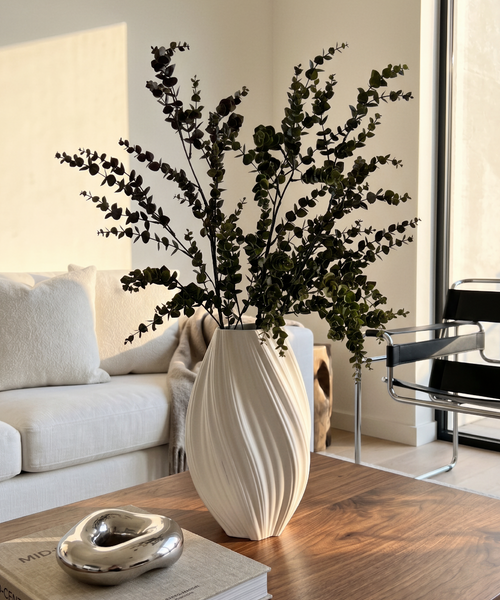 Kunstblumen-Bouquet Eukalyptus 3er in Lila aus der Serie Bloom – Nahaufnahme der Oberfläche