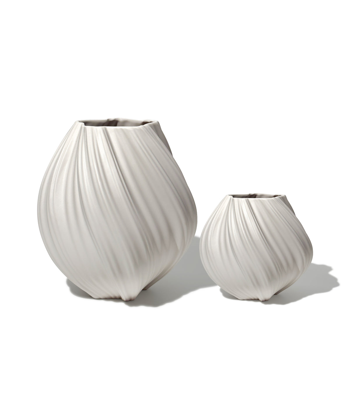 Set aus großer und kleiner Keramik Vase in Cremeweiß – flora collection von 7 O'CLOCK