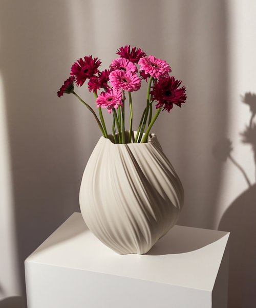 Große Keramik Vase in Beige aus der Serie Flora – Nahaufnahme der Oberfläche