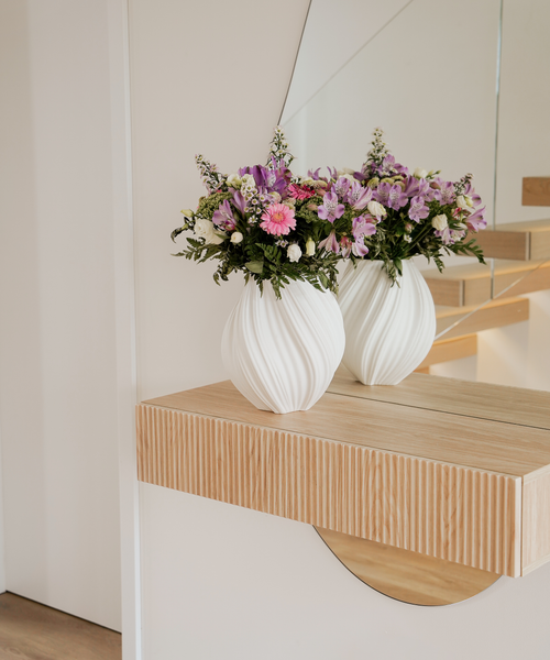 Große Keramik Vase Cremeweiß, Serie Flora – Seitenansicht