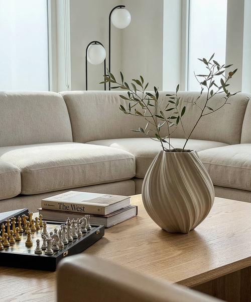 Große Keramik Vase in Beige aus der Serie Flora – Materialdetail
