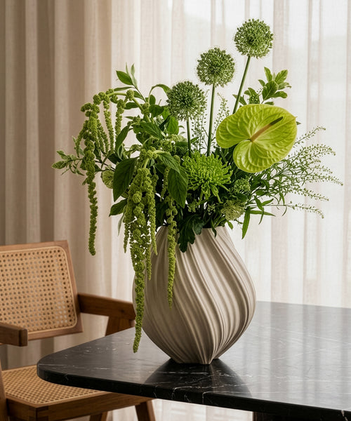 Große Keramik Vase in Beige aus der Serie Flora – Detailansicht