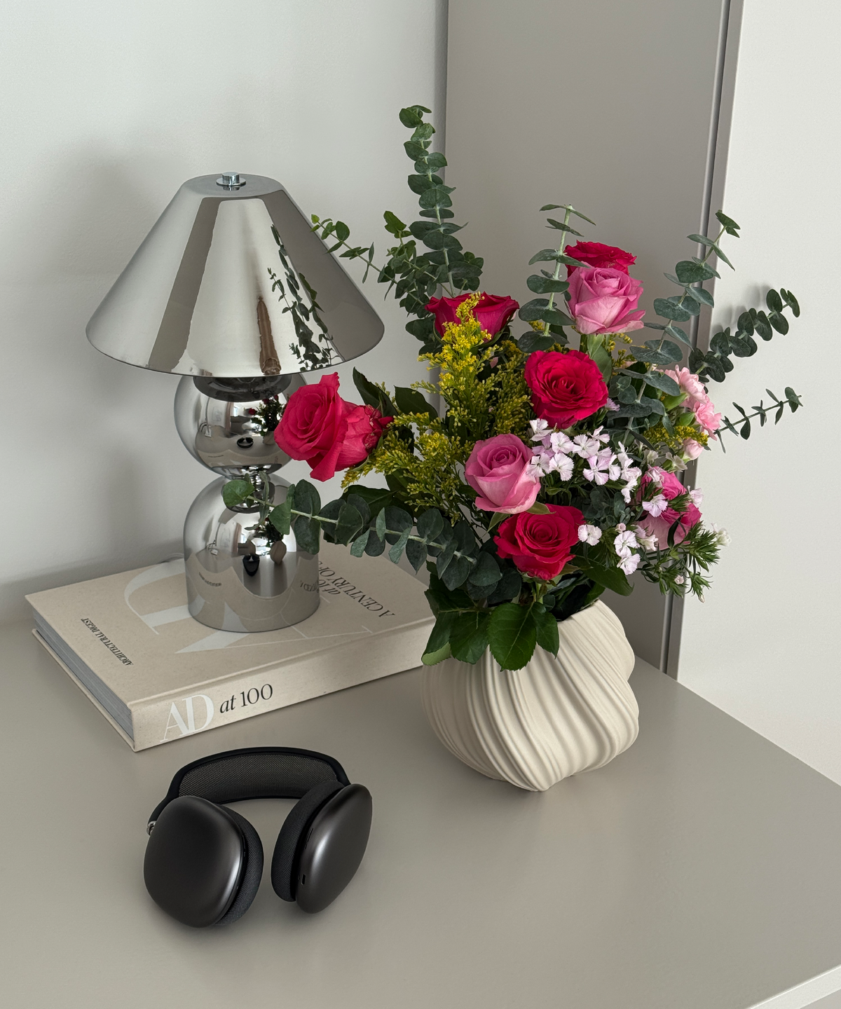 Kleine Keramik Vase in Beige aus der Serie Flora – Detailansicht