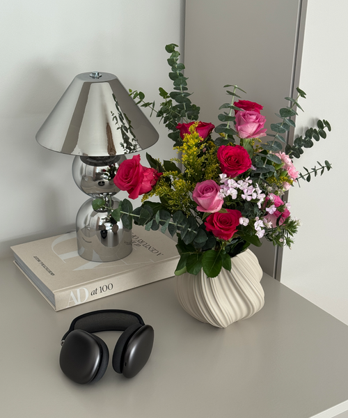 Kleine Keramik Vase in Beige aus der Serie Flora – Detailansicht