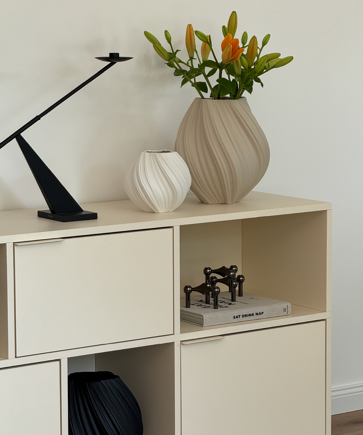 Kleine Keramik Vase in Cremeweiß aus der Serie Flora – Draufsicht