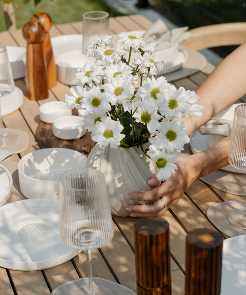 Kleine Keramik Vase in Cremeweiß aus der Serie Flora – Größenübersicht
