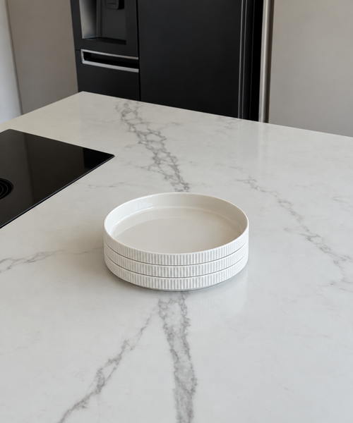 Set of 3 small, ribbed, cream-white, glossy plates | Nia