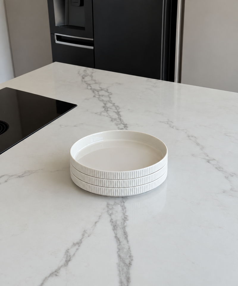 Set of 3 small, ribbed, cream-white, glossy plates | Nia