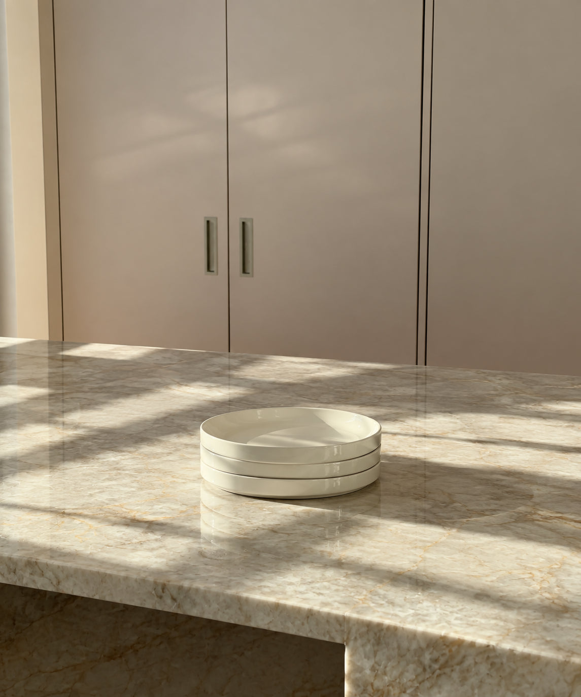 Set of 3 small, cream-white, glossy plates | Nia