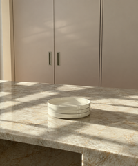 Set of 3 small, cream-white, glossy plates | Nia