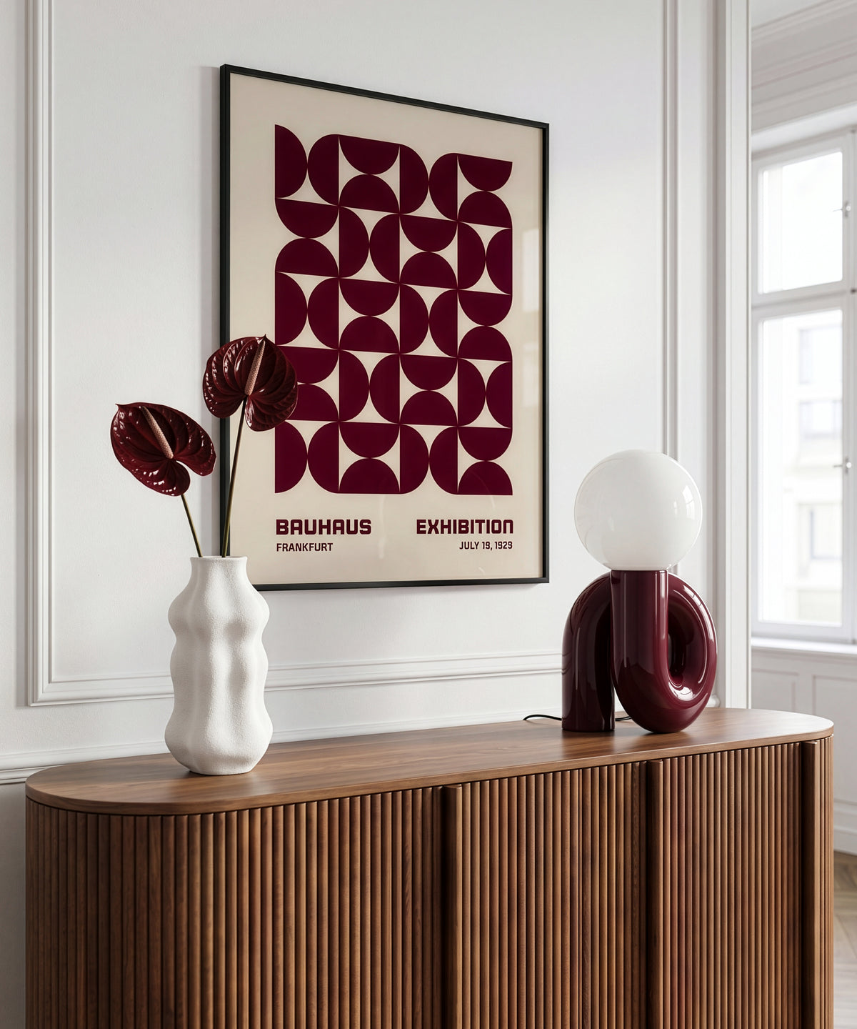 Schmale Keramikvase mit weich gewellter Silhouette aus der Serie Sana – Detailansicht