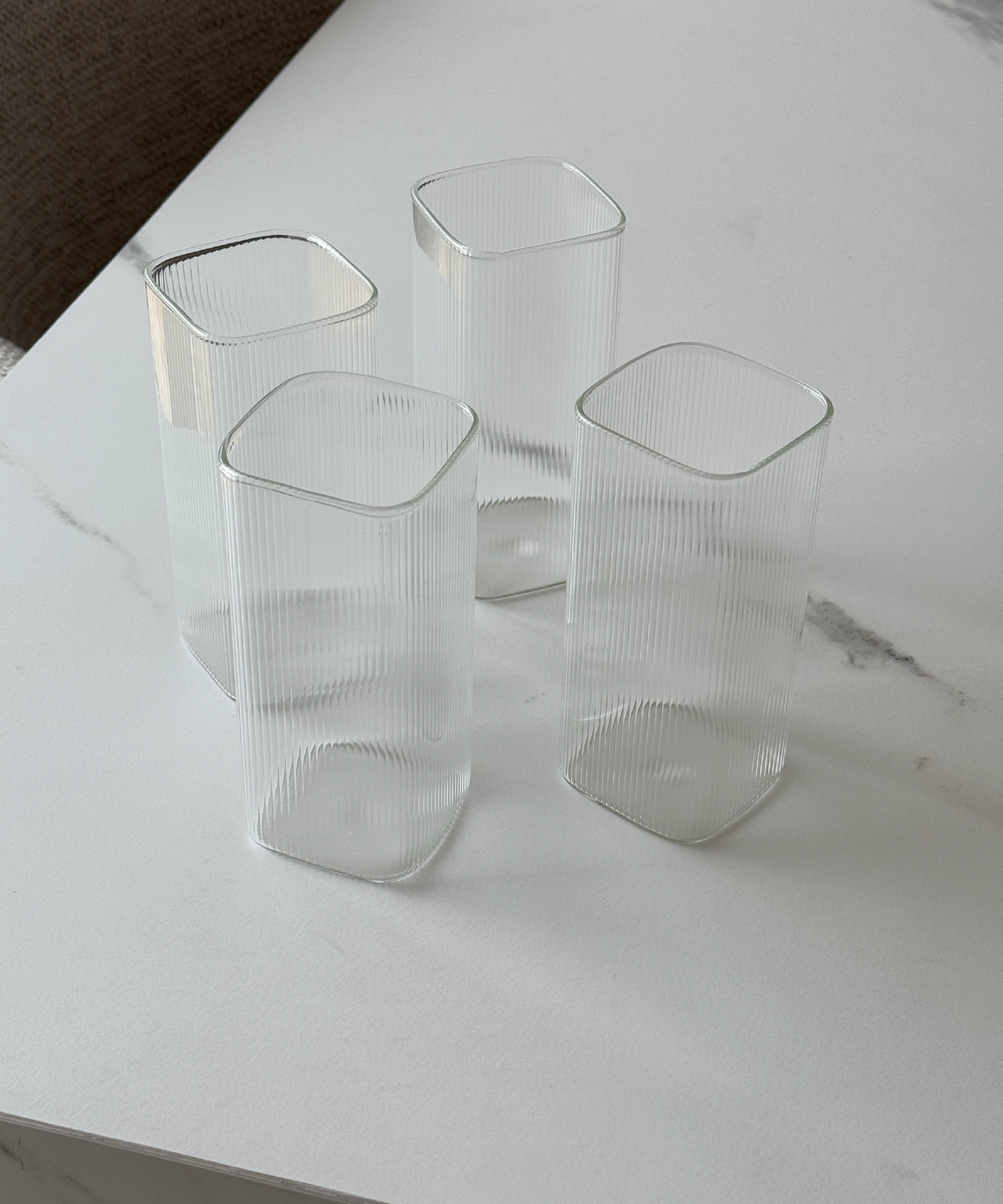 Geriffeltes Trinkglas im eckigen Design aus der Serie Kuba – Materialdetail
