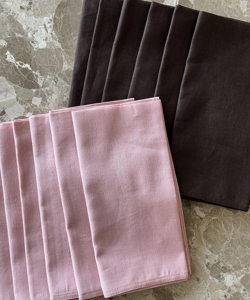 Dunkelbraune Servietten 6er Set aus der Serie Kyla – Seitenansicht