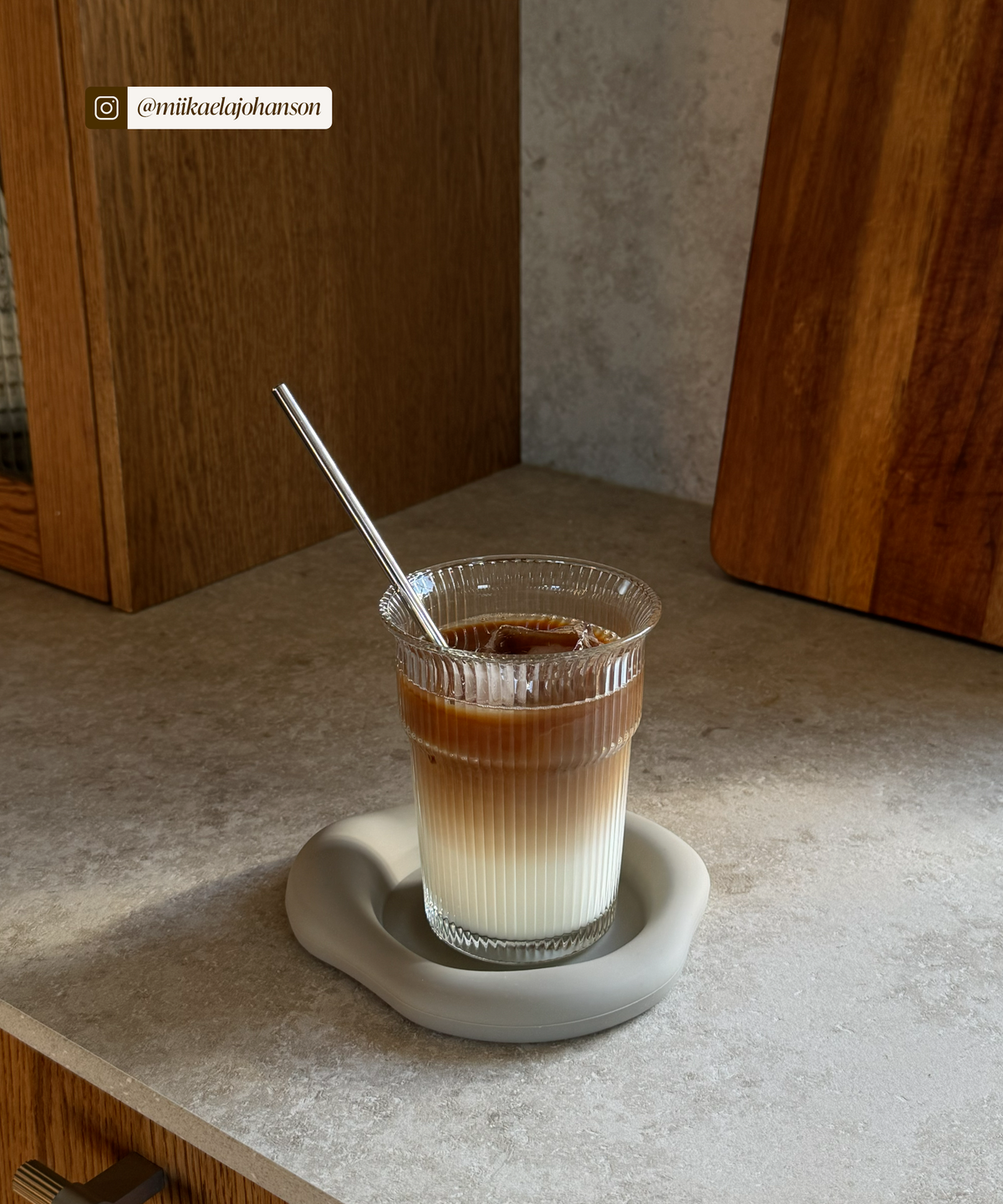 Ribbed Drinking Glass in To-Go Design | Liva
