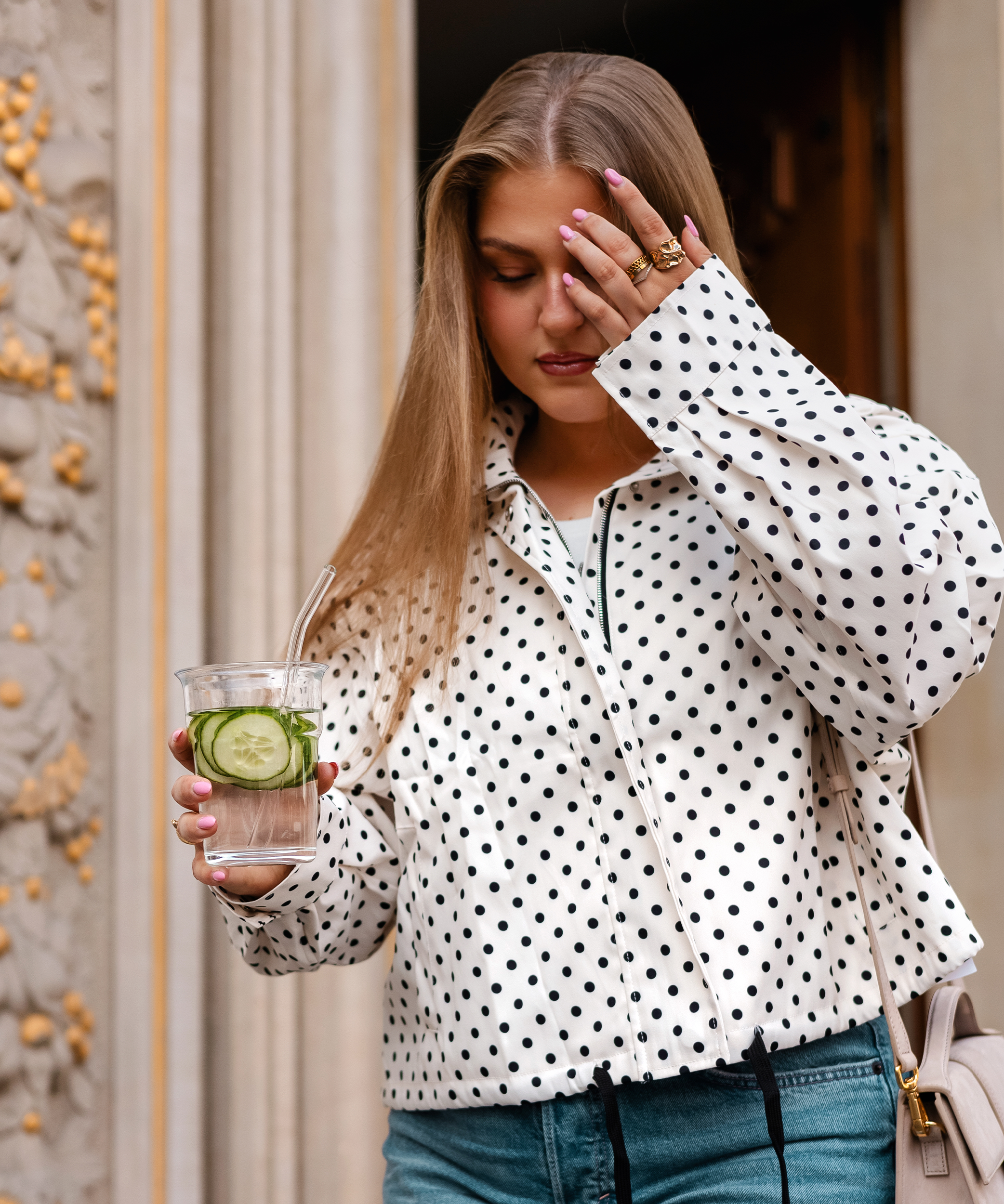 Clear Drinking Glass in To-Go Design | Liva
