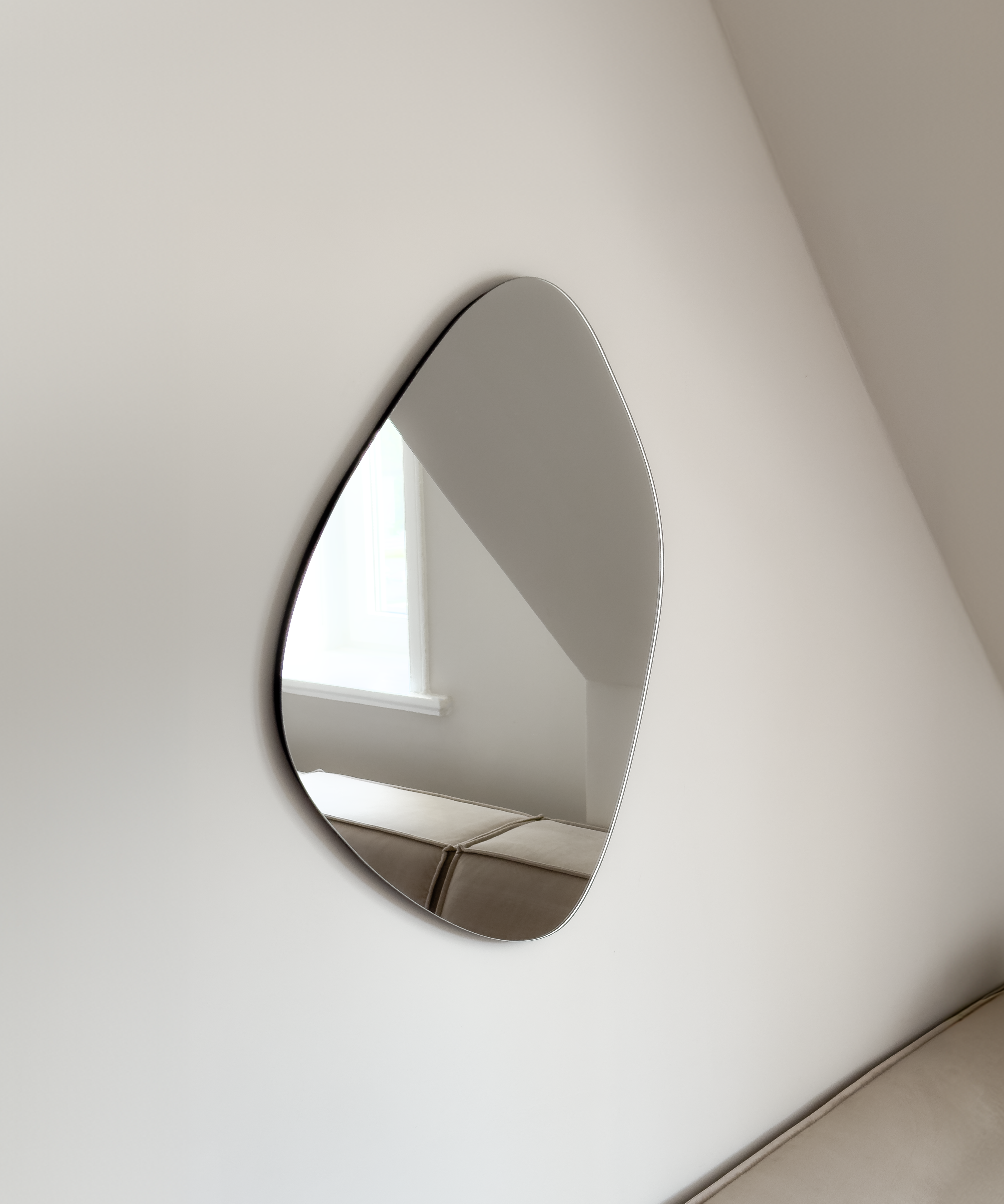 Frameless mirror in curved shape | Ava