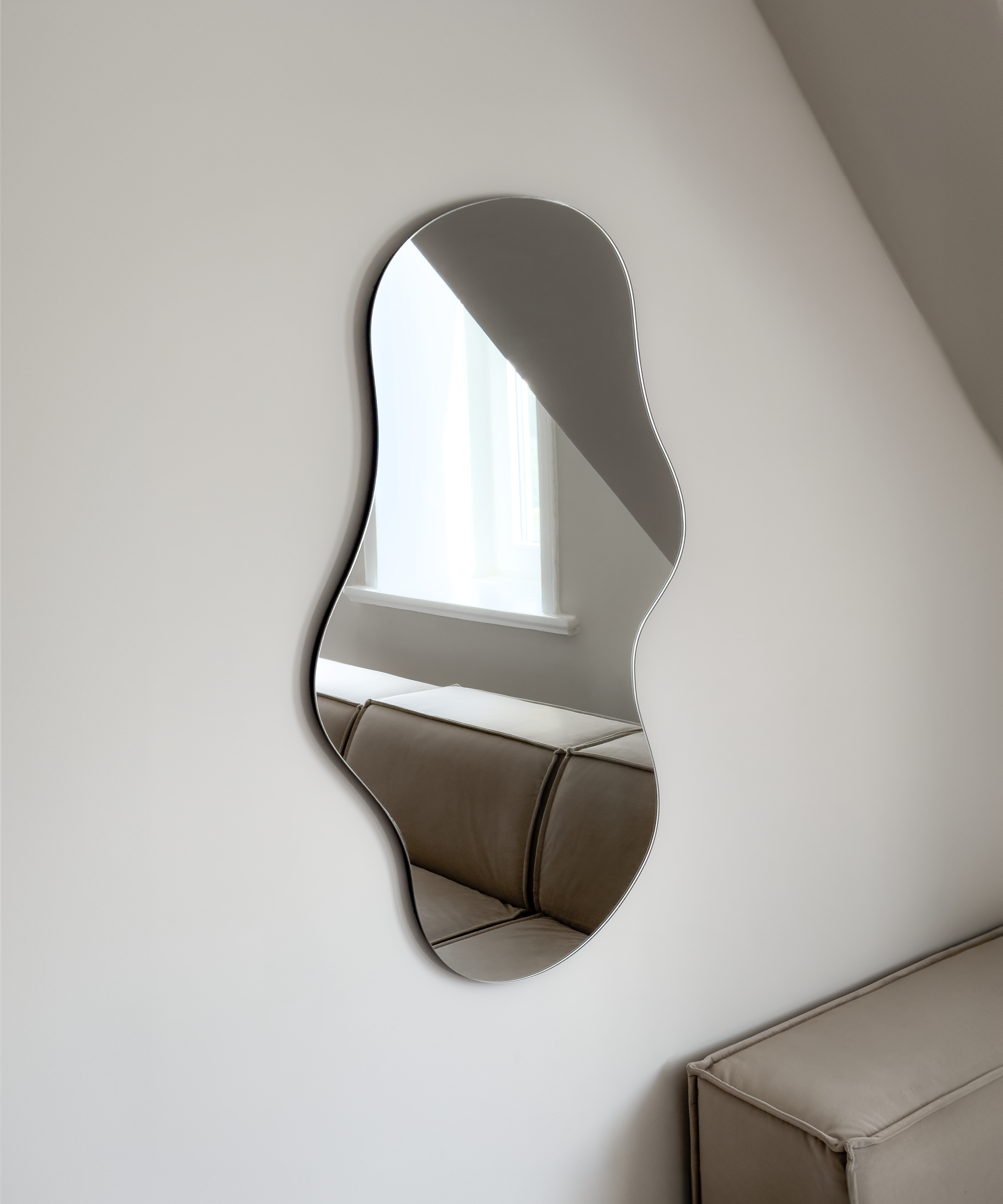 Frameless mirror in asymmetrical shape | Kalea