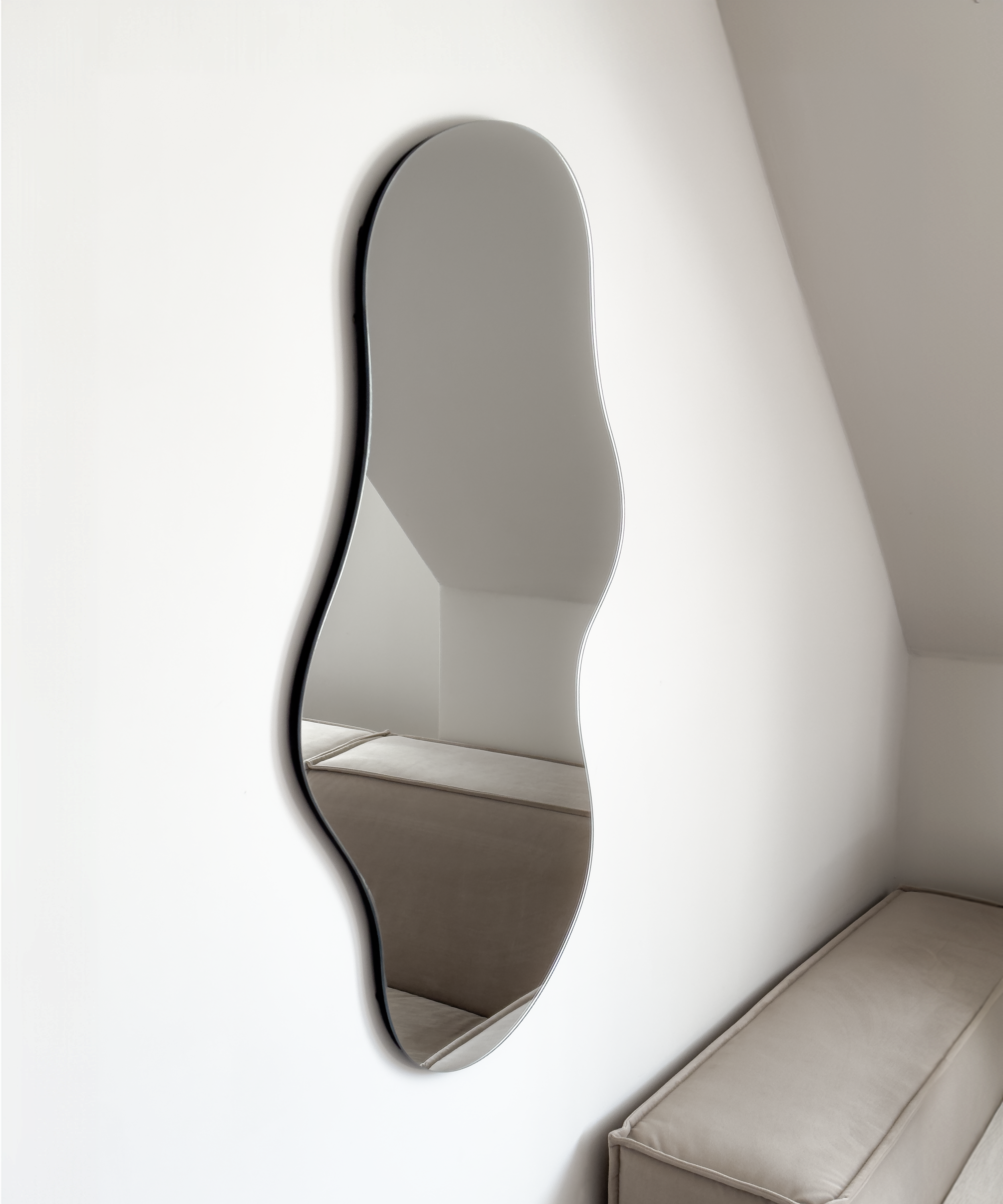 Frameless mirror in asymmetrical shape | Kalea