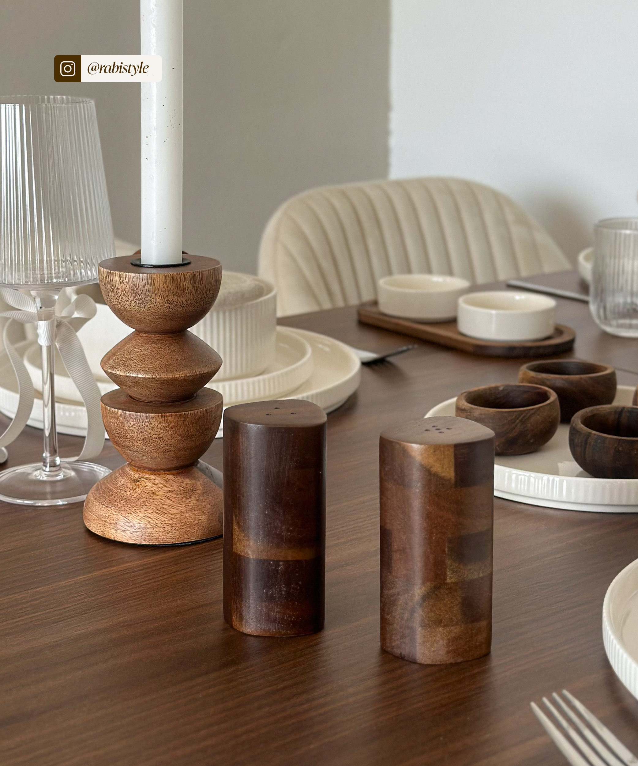 Salt and pepper shakers | Mina