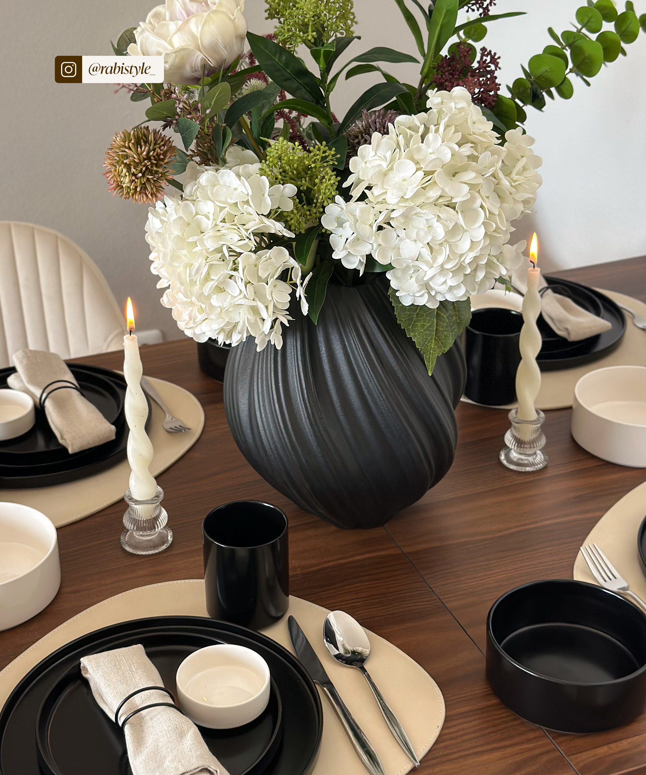 Large ceramic vase in black | Flora