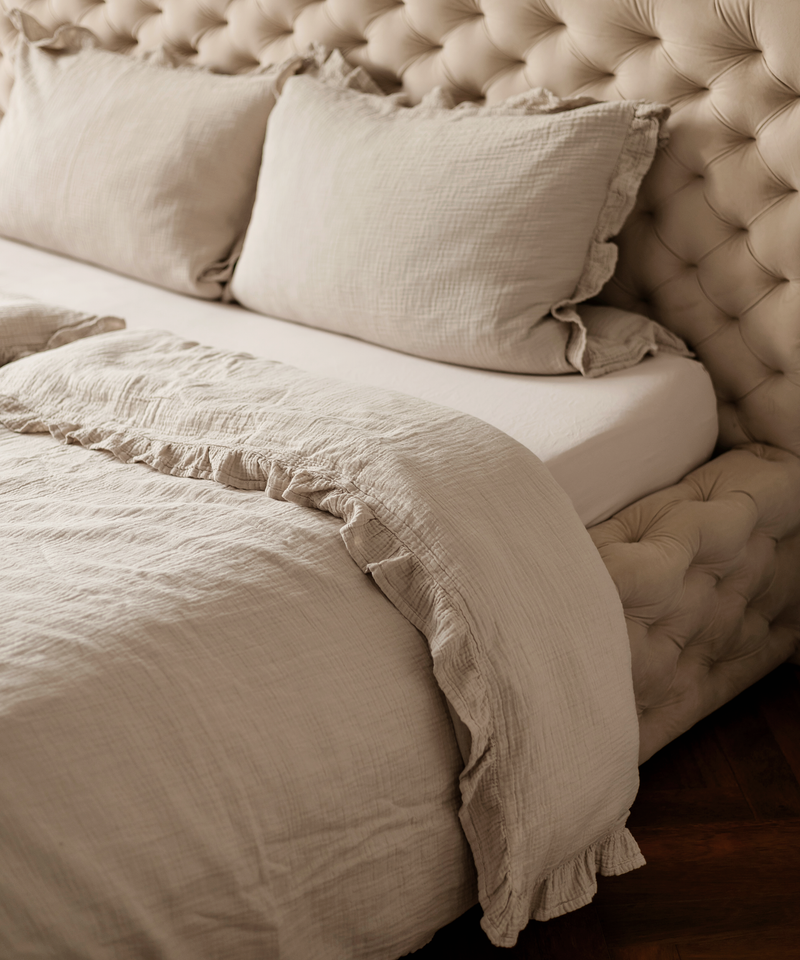 Gerüschte Musselin Einzelbettwäsche in Beige, Serie Haven – Detailansicht