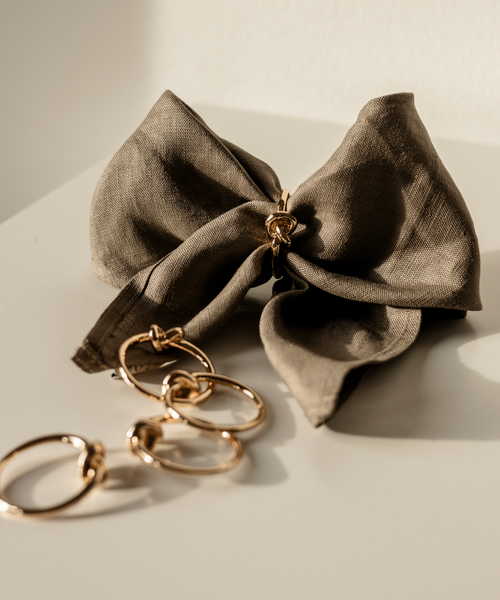 Serviettenringe in Gold, 6er Set aus der Serie Tye – Detailansicht