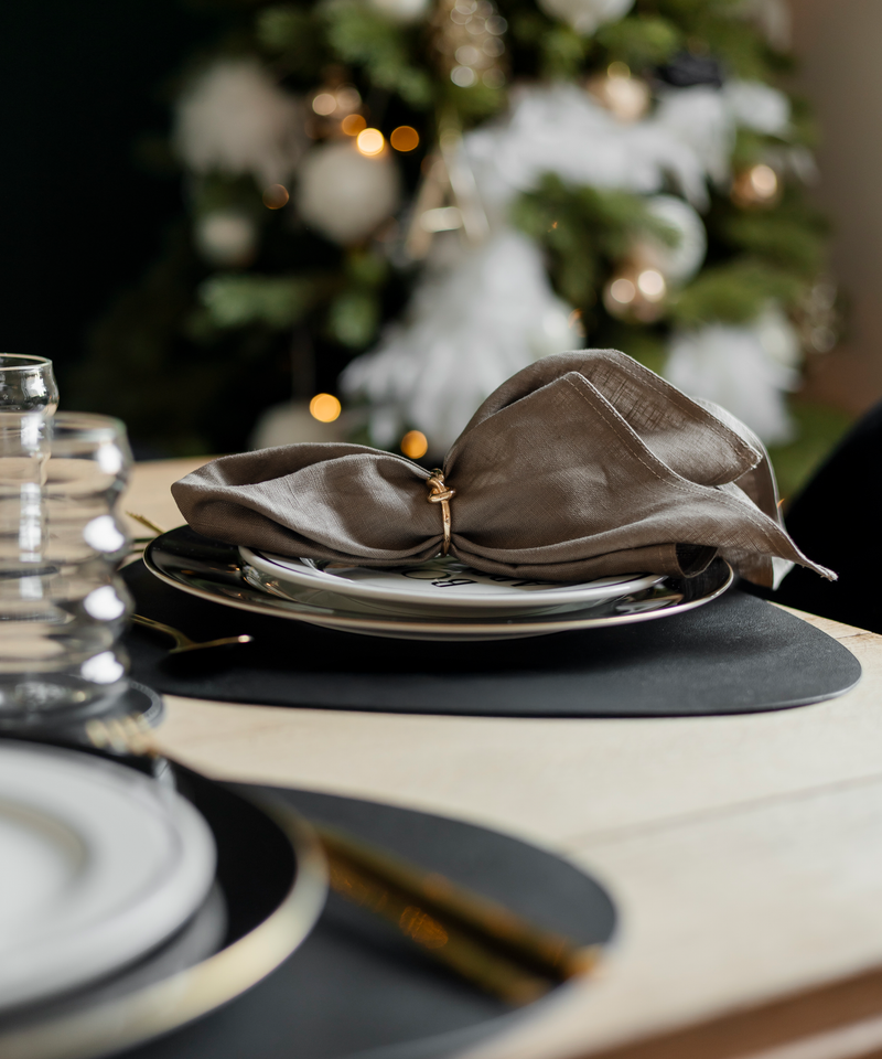 Serviettenringe in Gold, 6er Set aus der Serie Tye – im Wohnambiente