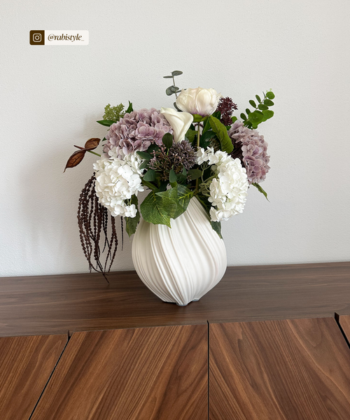 Große Keramik Vase Cremeweiß, Serie Flora – im Wohnambiente