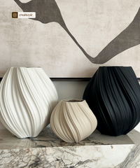 Large ceramic vase in black | Flora