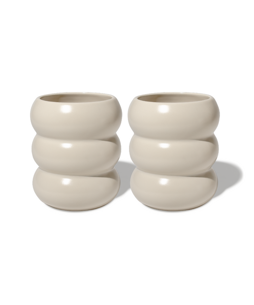 Wellenförmiger Keramik Becher in Beige – mya collection von 7 O'CLOCK