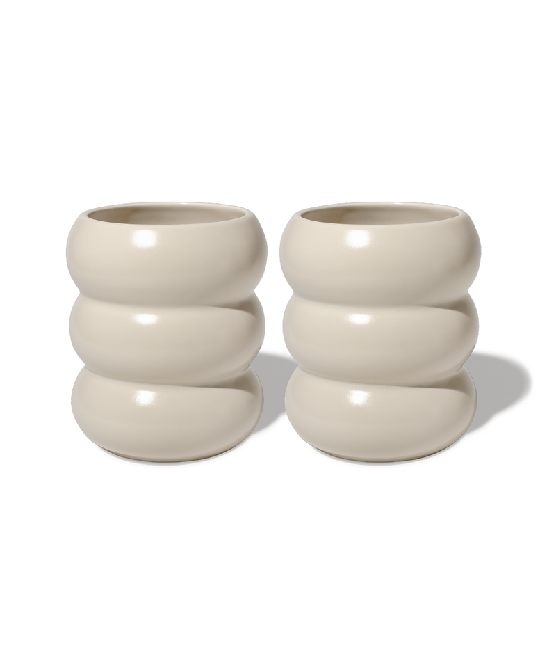 Wellenförmiger Keramik Becher in Beige – mya collection von 7 O'CLOCK
