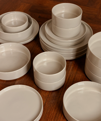 3er Set große Teller in Beige aus der Serie Nia – Detailansicht