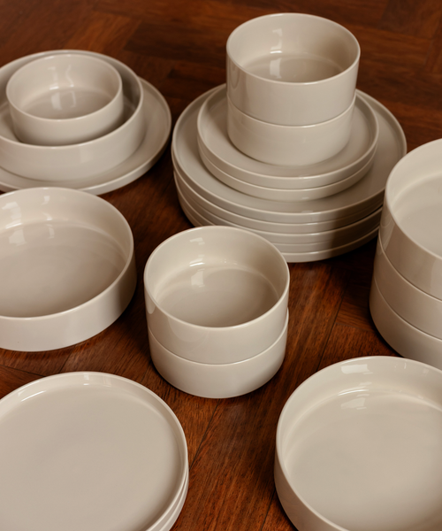 3er Set große Teller in Beige aus der Serie Nia – Detailansicht