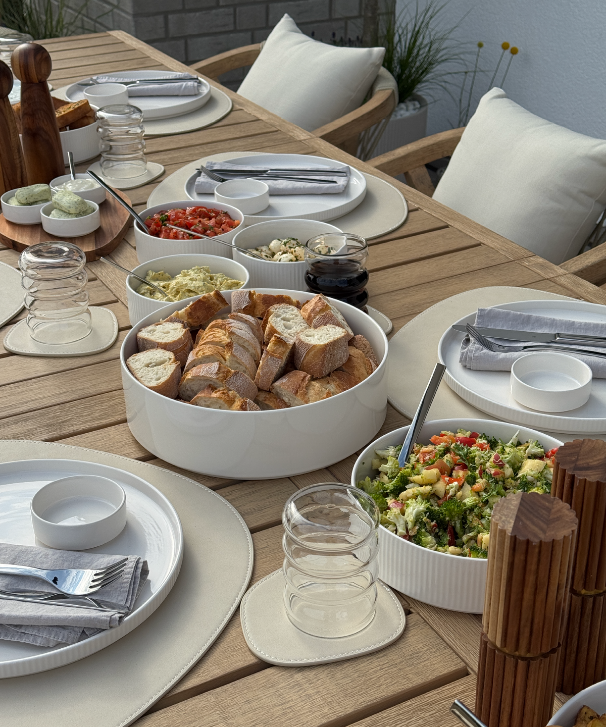 Crockery set cream white grooved