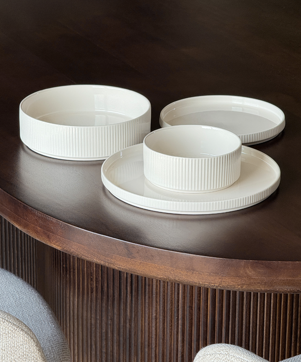 Set of 3 small, ribbed, cream-white, glossy plates | Nia