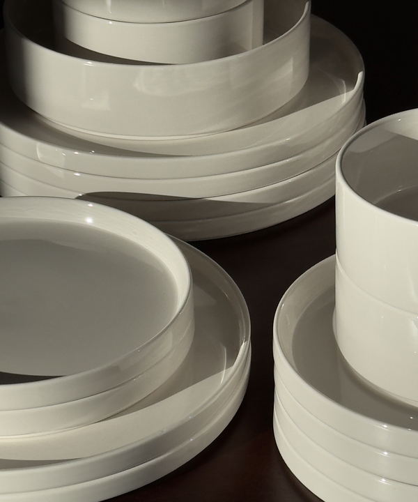 Set of 3 small, cream-white, glossy plates | Nia