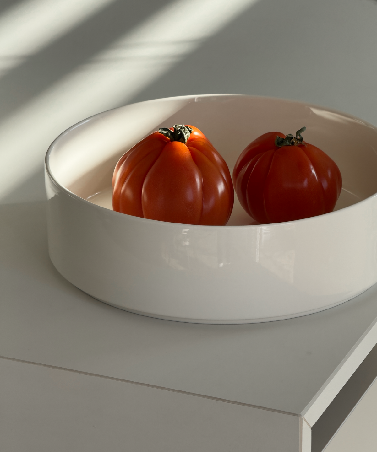 Große Bowl Ø27cm in Cremeweiß aus der Serie Nia – Seitenansicht