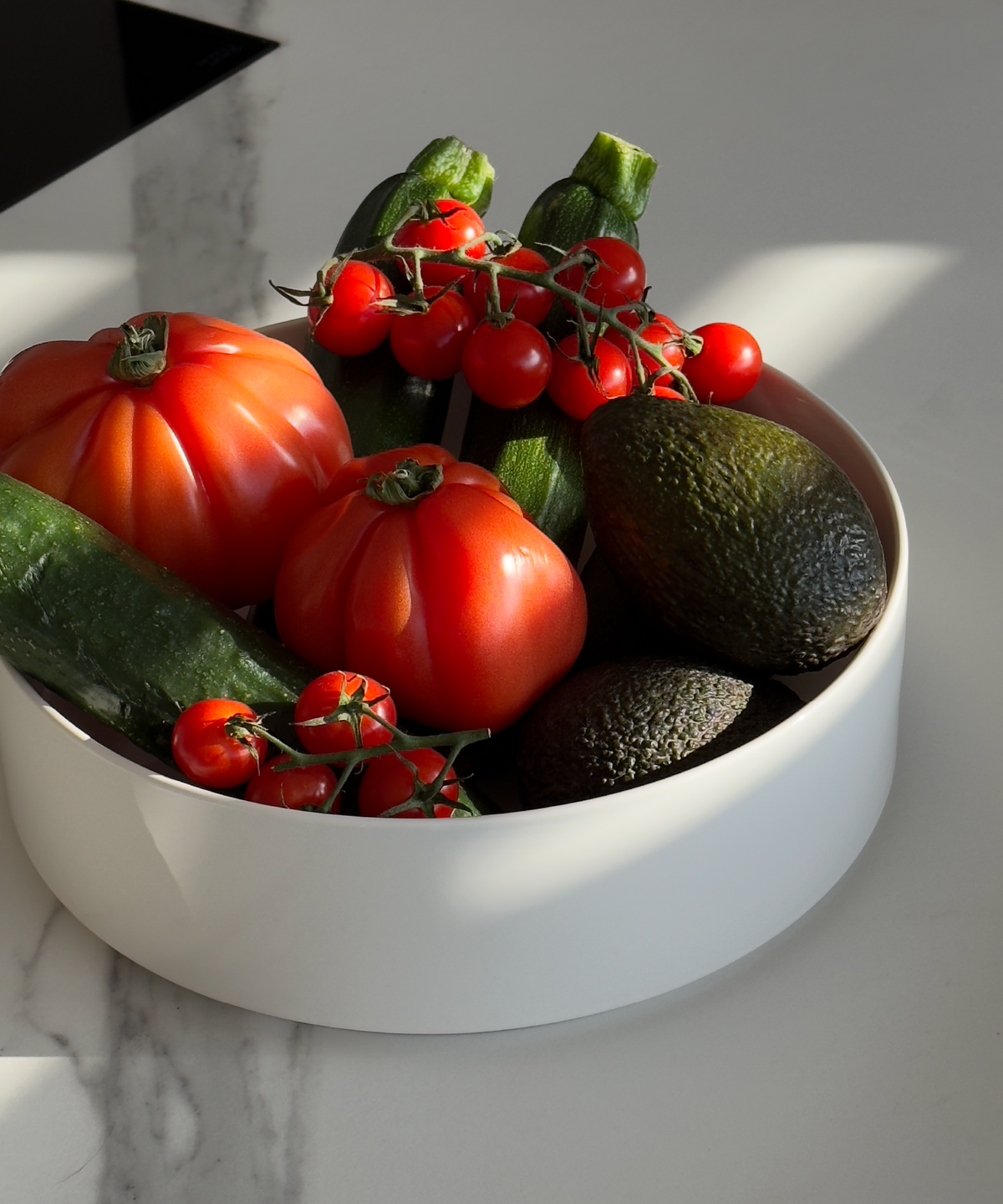 Große Bowl Ø27cm in Cremeweiß aus der Serie Nia – Nahaufnahme der Oberfläche