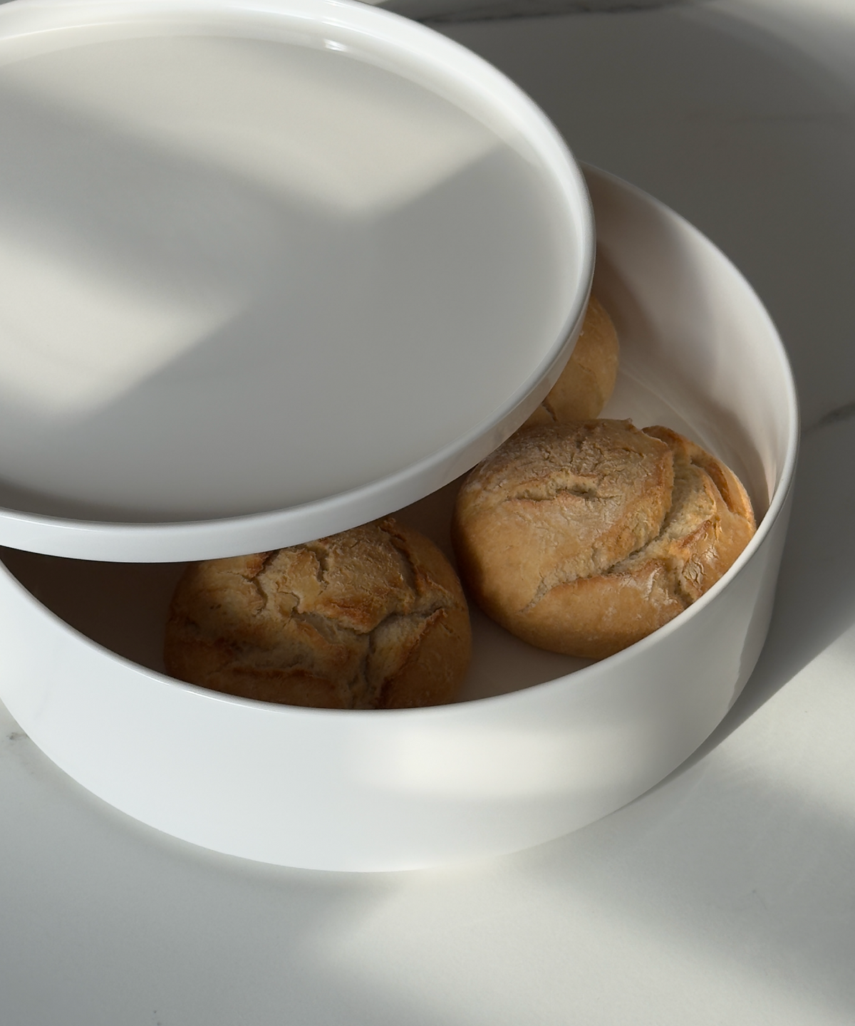 Große Bowl Ø27cm in Cremeweiß aus der Serie Nia – Produktansicht