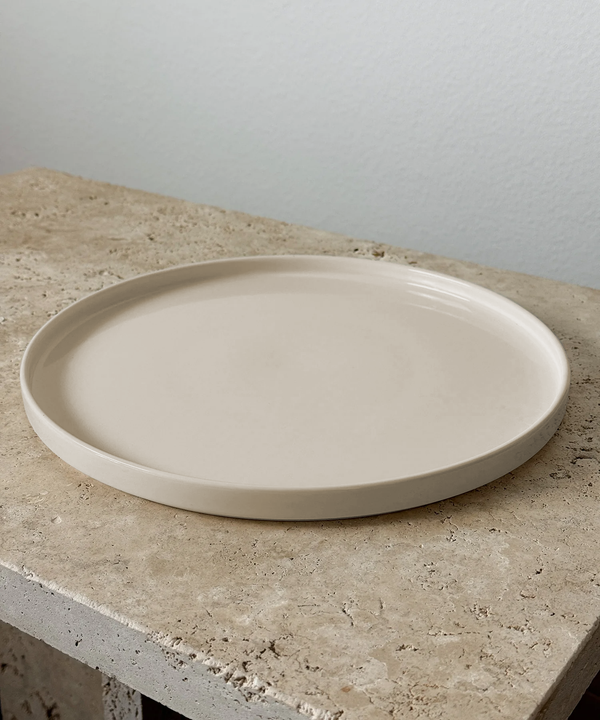 Großer Teller in Beige – nia collection von 7 O'CLOCK